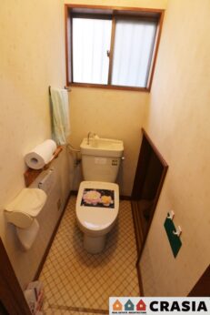 1階トイレです。快適な温水清浄便座付。いつも使うトイレだからこそ、こだわりたいポイントです（2023年12月撮影）