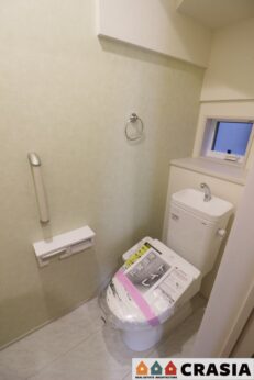 1階トイレです。快適な温水清浄便座付。いつも使うトイレだからこそ、こだわりたいポイントです（2024年3月撮影）