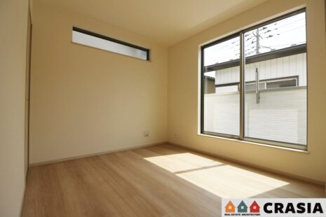 約5.25帖の洋室です。シンプルな室内はインテリアのアレンジでお部屋の印象が変わりますね（2024年4月撮影）